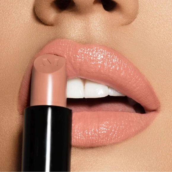 🆕️MORPHE OUT & A POUT BLUSHING NUDE LIP TRIO 🆕️ ♥️ - Picture 2 of 4